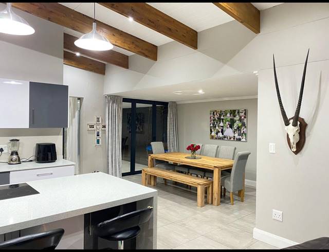 4 BEDROOM FREESTANDING TO LET IN PALM LAKES ESTATE